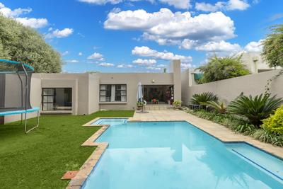 Cluster House For Rent in Fourways Gardens, Sandton