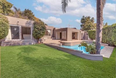 House For Sale in Fourways Gardens, Sandton
